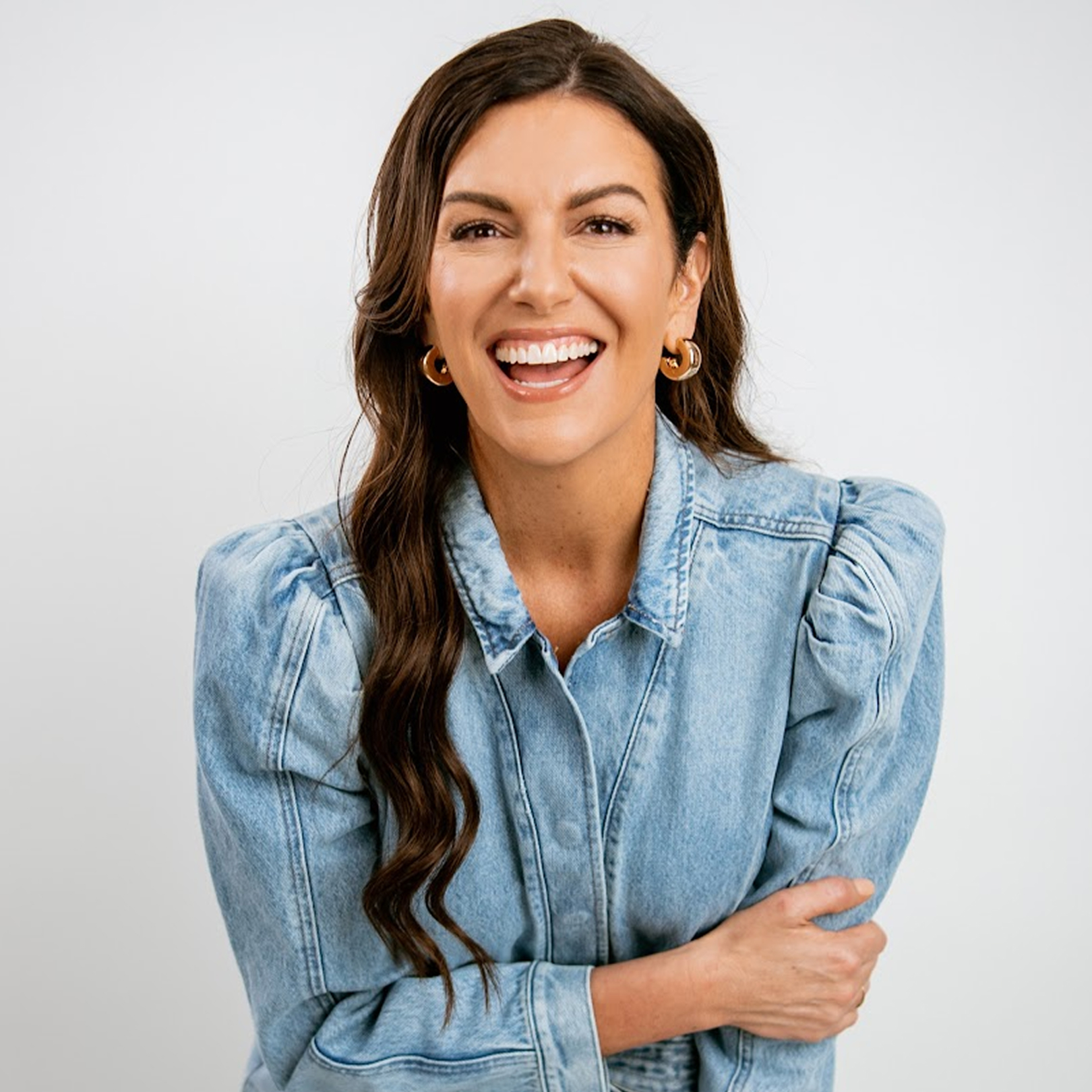 Landing pages vs automatización de DMs en Instagram: ¿cuál le hizo ganar $1.4M a Amy Porterfield?