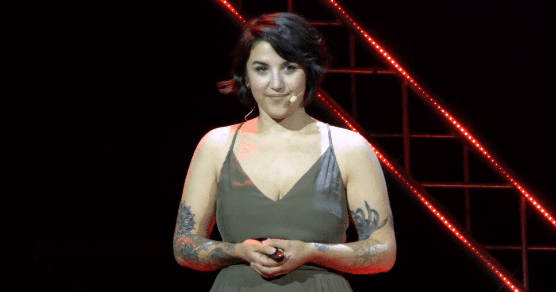 How a French Sex Therapist Turned DMs into a Sales Engine (and Picked up 6K Emails Along the Way) Cover Image