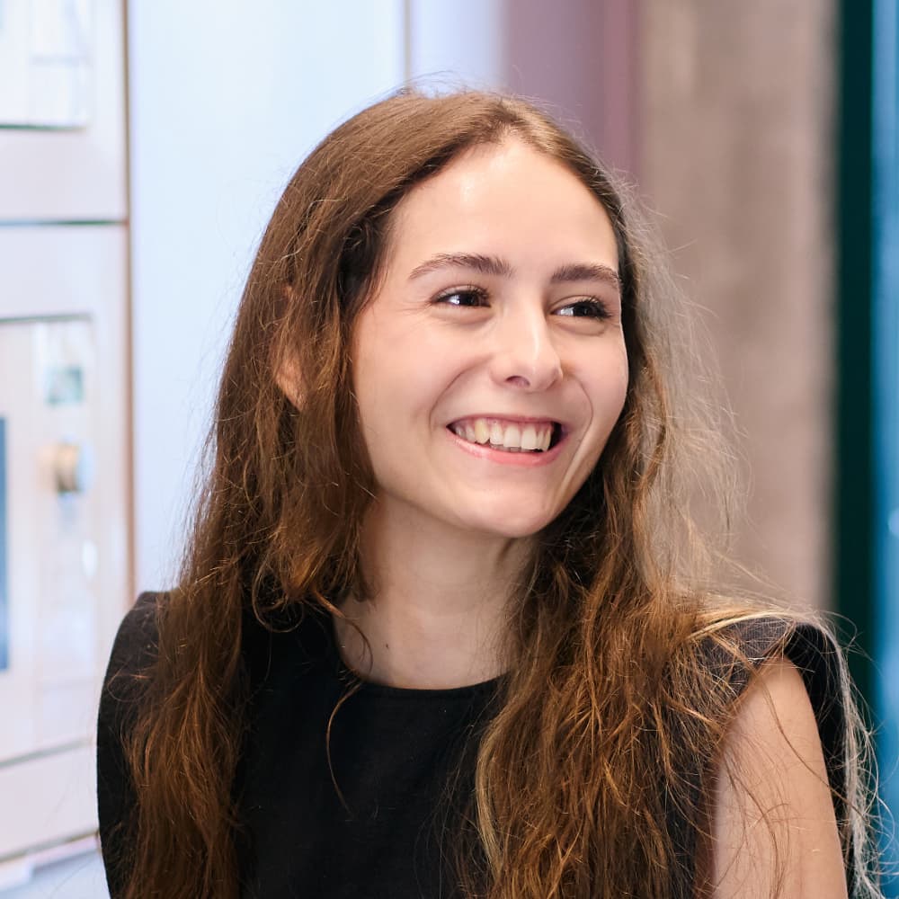 https://mccdn.me/martcdn/careers-next/pages/team/customer-experience/impact/04.jpg