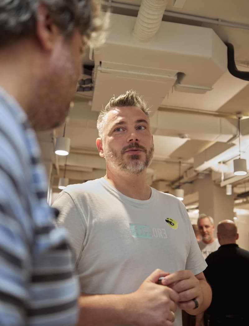 https://mccdn.me/martcdn/careers-next/pages/team/engineering/impact/03.jpg