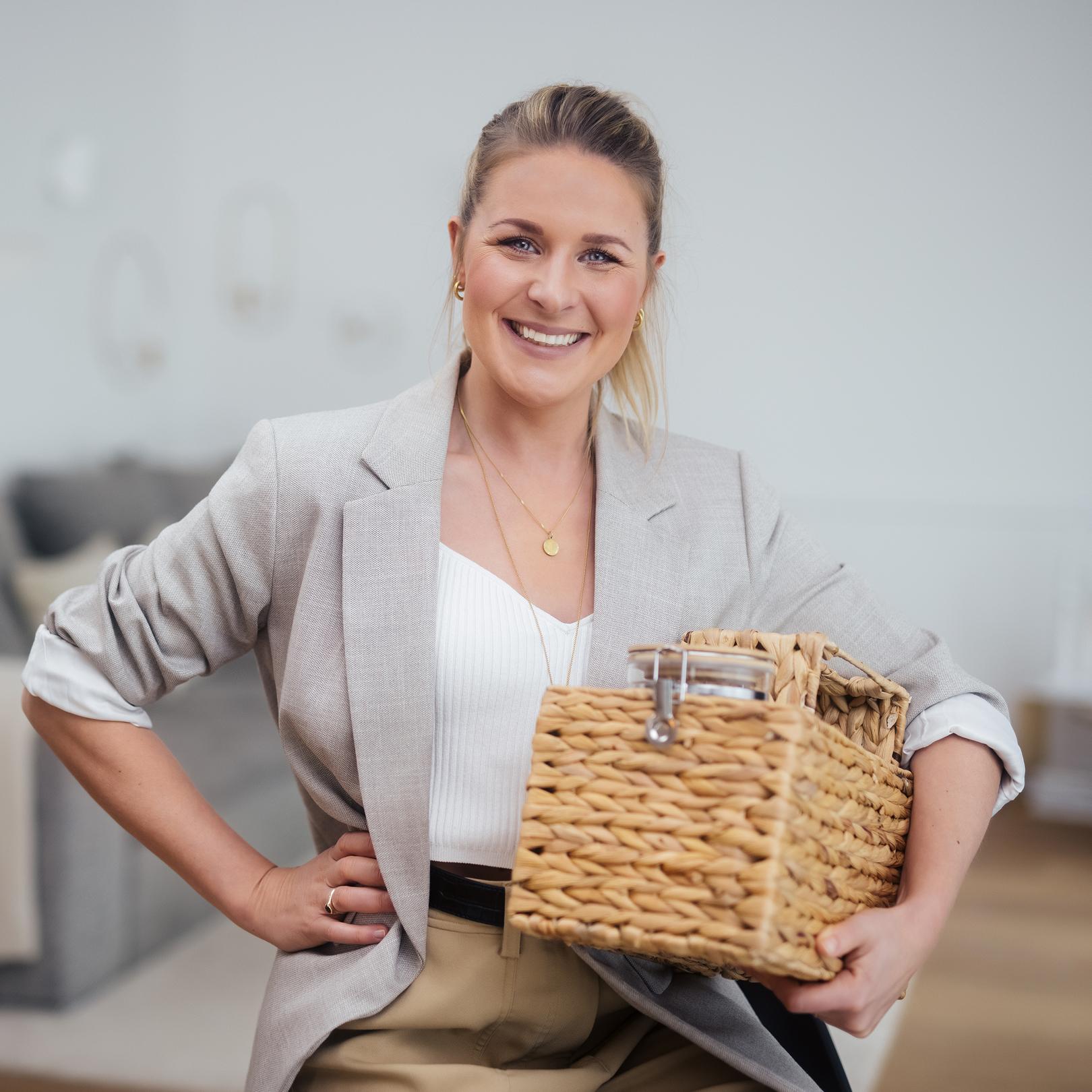 From Pantry Bins to Passive Income: A Professional Organizer vs. 40 Million Views