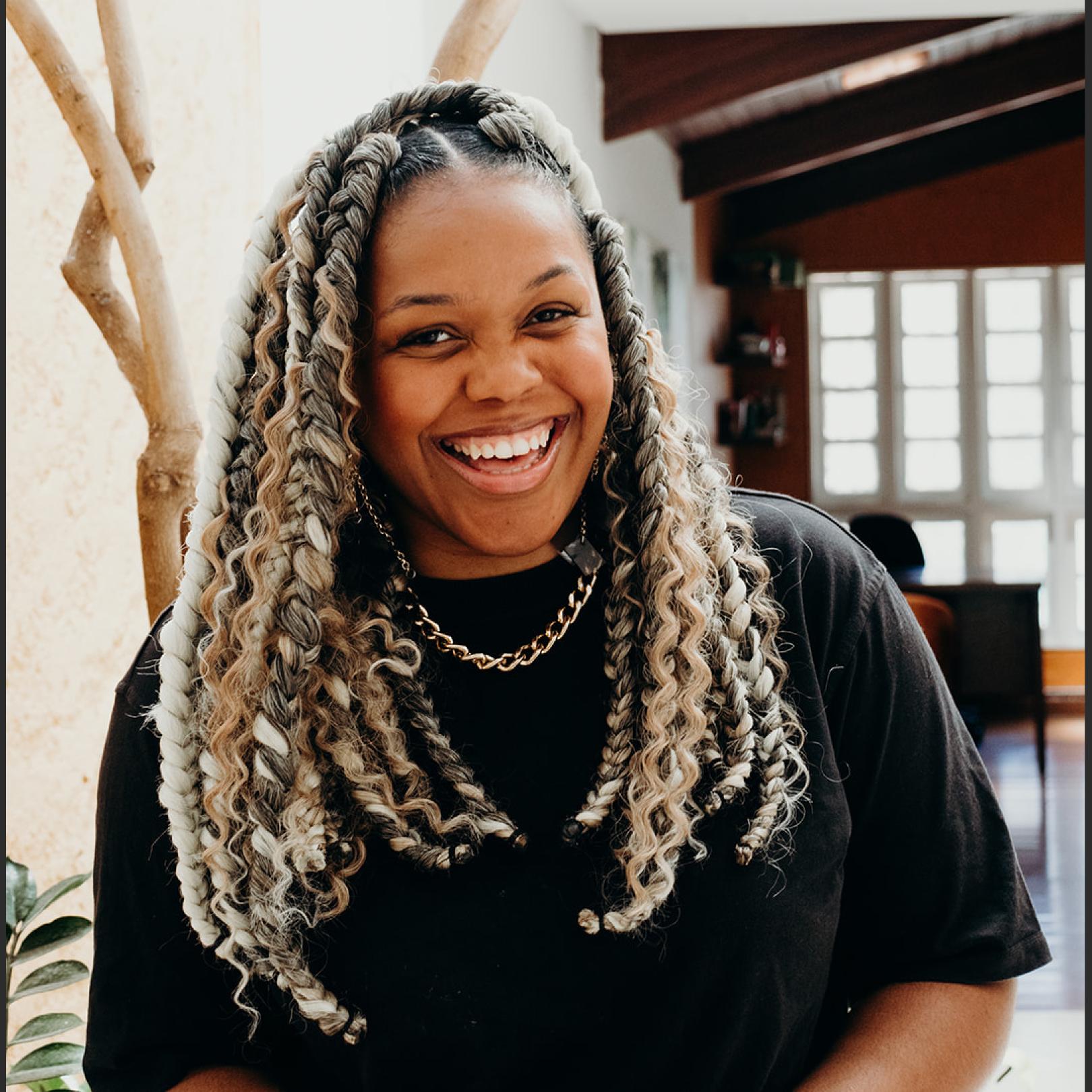 When Your Audience Spans Three Continents, You Need a System: How Rafa Xavier Organized Her Funnel and Scaled Sales with Manychat
